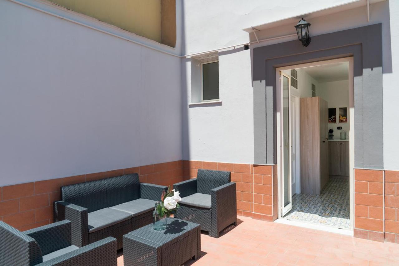 Suite & Luxury Rooms Palazzo Diomede Carafa Neapel Exterior foto